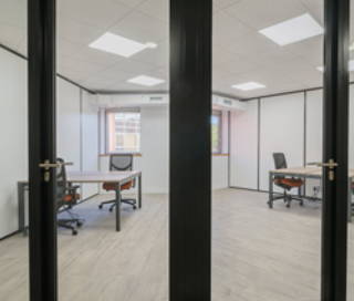 Bureau privé 15 m² 2 postes Coworking Rue Jeanne Braconnier Meudon 92360 - photo 1